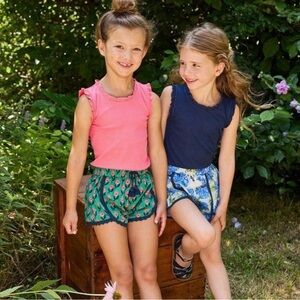 PINK CHICKEN GIRLS MILLIE SHORT BLUE CORNFLOWER & ORGANIC RUFFLE RIB TANK PEONY